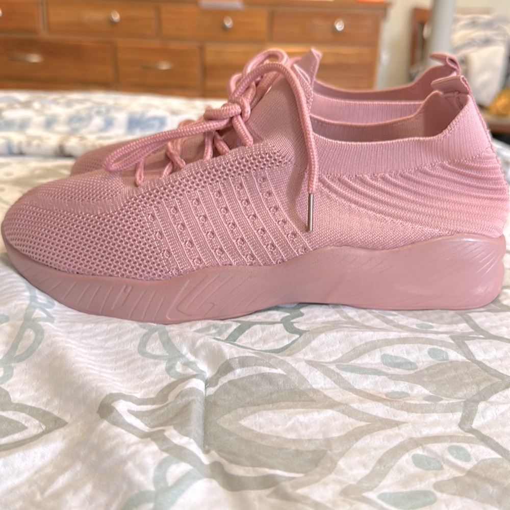 Breathable mesh slip on shoes